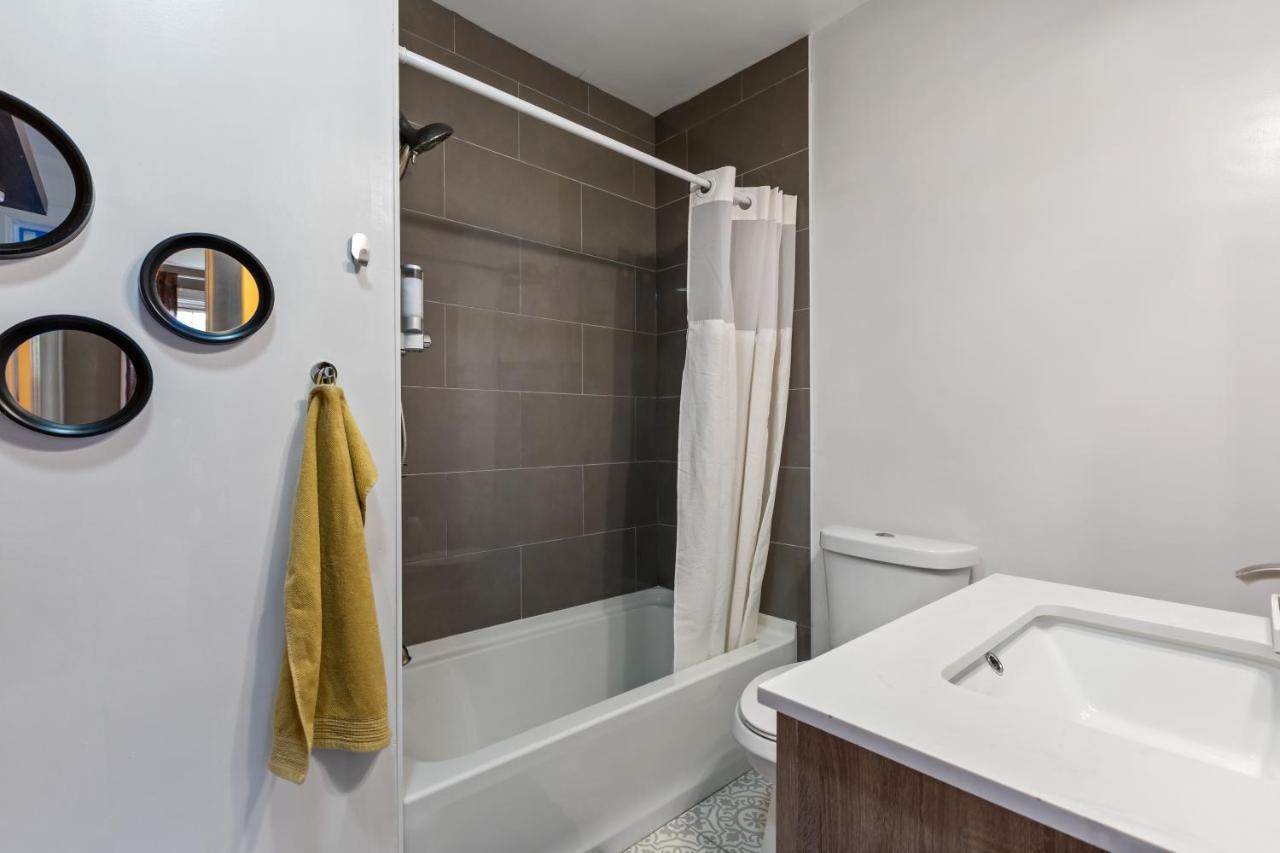 Pristine Townhouse With Rooftop Deck Near Canton! Baltimore Exteriör bild