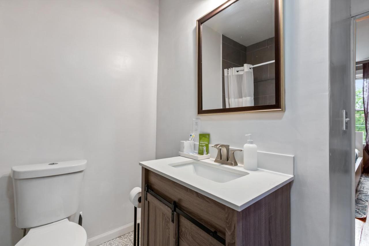 Pristine Townhouse With Rooftop Deck Near Canton! Baltimore Exteriör bild