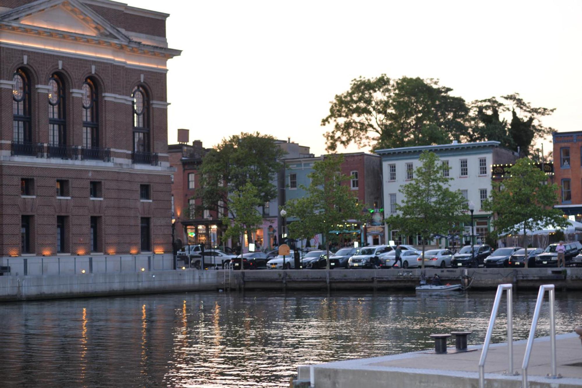 Pristine Townhouse With Rooftop Deck Near Canton! Baltimore Exteriör bild